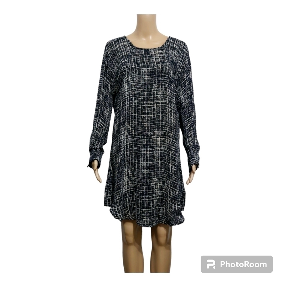 Best Society Longsleeve Black and White      Dress